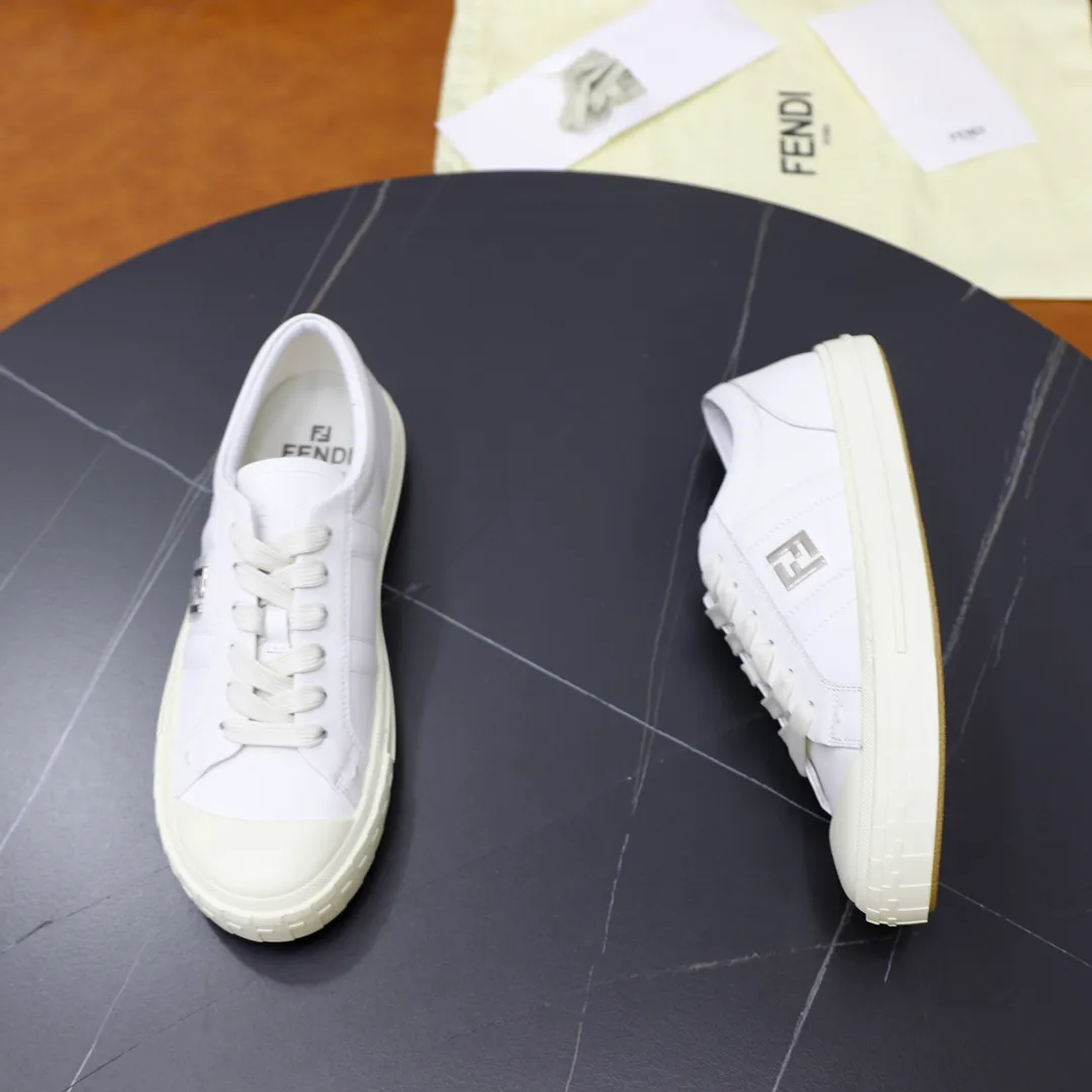 Factory price: 580💰Original order (couple model) Brand: FENDI Fendi🙅‍♂️🙅‍♂️🙅‍♂️ Size: Female 35–40, Male 39-44 (45 can be customized) Grade: Official website genuine Material: Imported original cowhide upper Original comfortable lining TPU wear-resistant lightweight outsole Style category: Loafers New trendy shoes color: actual picture color